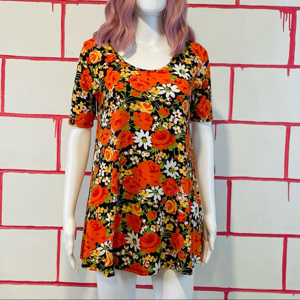 LuLaRoe Short Sleeve Floral Top 🌼